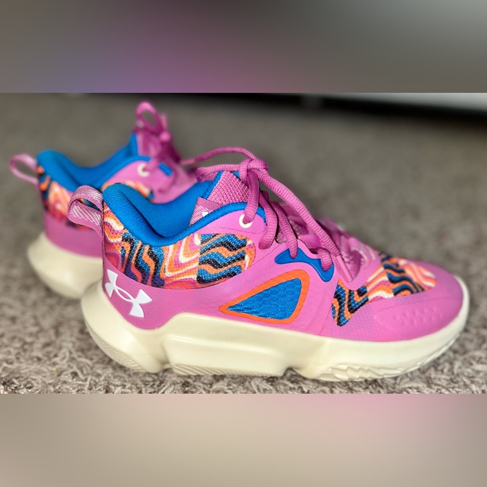 Women’s Under Armour Pink Tennis Shoes Size 7 NEW WITHOUT TAGS